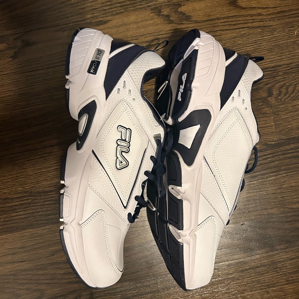 Bnwt fila ‘dad shoes’ 14EEEE (14 wide)